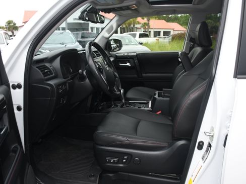 Certified 2024 Toyota 4Runner TRD Off-Road Premium w/ Moonroof Package AWD/4WD image 8