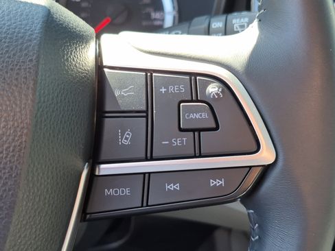 Used 2022 Toyota Highlander LE image 28