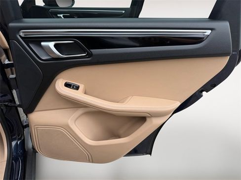 Used 2021 Porsche Macan image 28