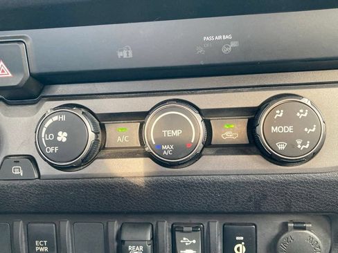 Used 2019 Toyota Tacoma TRD Off-Road AWD/4WD image 22