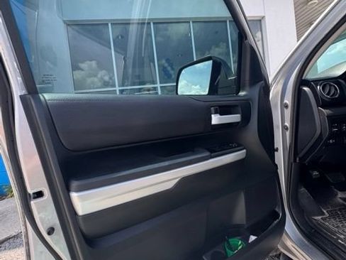 Used 2017 Toyota Tundra SR5 w/ SR5 Upgrade Package AWD/4WD image 35
