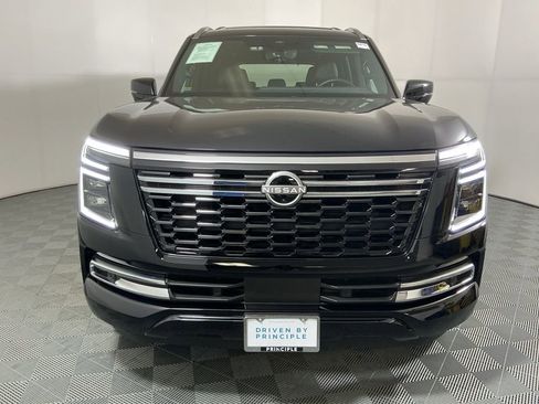 Used 2025 Nissan Armada Platinum image 3