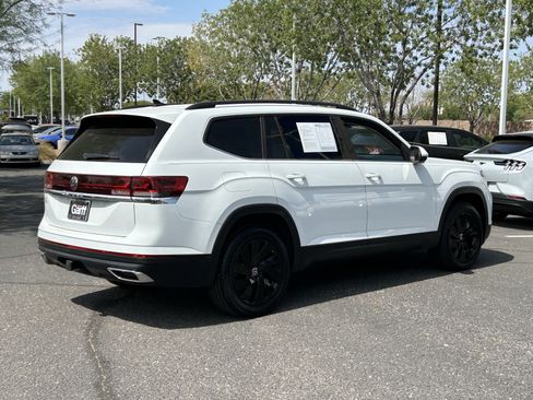 Used 2024 Volkswagen Atlas SE FWD image 4