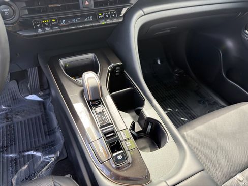 Used 2025 Toyota Crown Signia w/ Advanced Technology Package AWD/4WD image 23