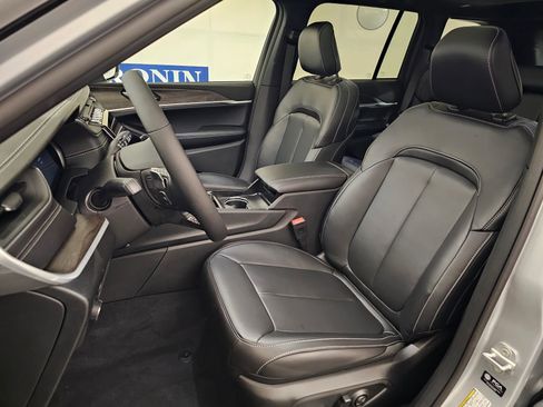 New 2025 Jeep Grand Cherokee Limited image 13