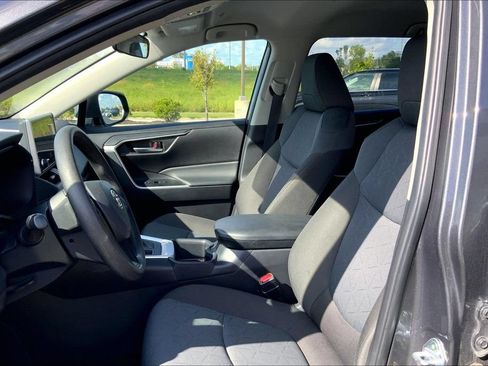 Used 2025 Toyota RAV4 XLE FWD image 9