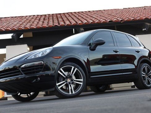 Used 2013 Porsche Cayenne Diesel AWD/4WD image 3