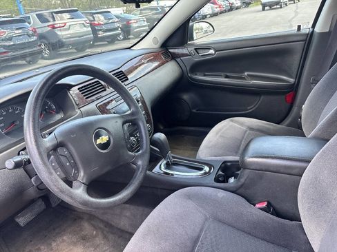Used 2016 Chevrolet Impala LT FWD image 11