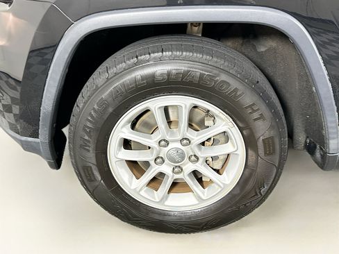 Used 2018 Jeep Grand Cherokee Laredo RWD image 11