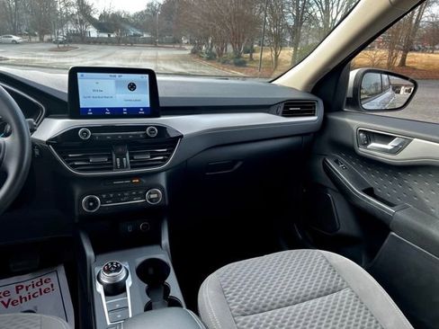 Used 2020 Ford Escape SE image 29