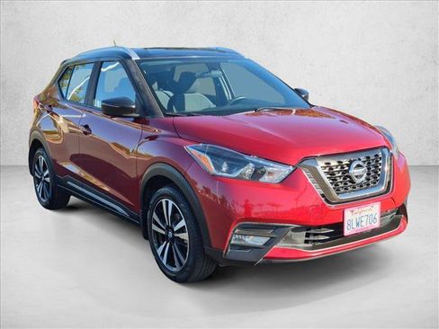 Used 2019 Nissan Kicks SR FWD image 3