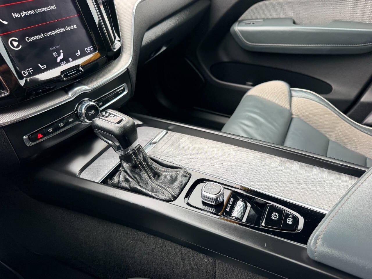 Used 2020 Volvo XC60 T5 R-Design w/ Protection Package AWD/4WD image 45