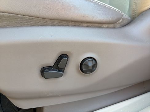 Used 2017 Chrysler Pacifica Touring-L Plus w/ Tire & Wheel Group FWD image 14