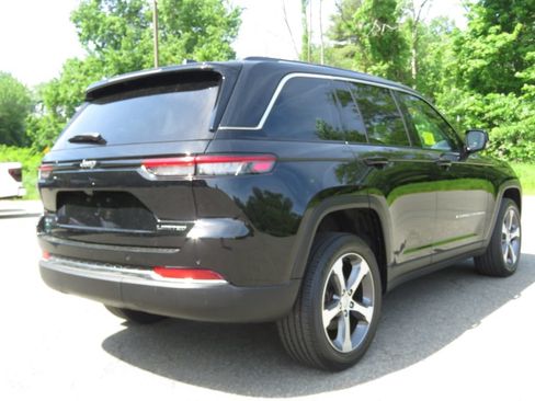 Used 2023 Jeep Grand Cherokee Limited AWD/4WD image 5