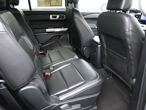 Used 2024 Ford Explorer XLT w/ Equipment Group 202A AWD/4WD image 22