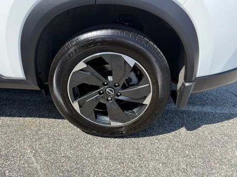 Used 2024 Nissan Rogue SV w/ SV Premium Package image 12