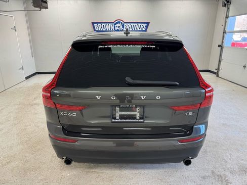 Used 2021 Volvo XC60 T5 Momentum image 5