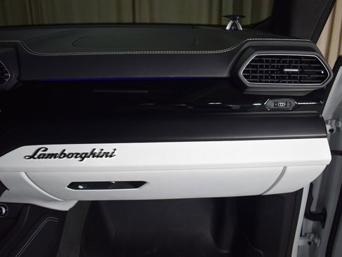 Used 2024 Lamborghini Urus S image 23