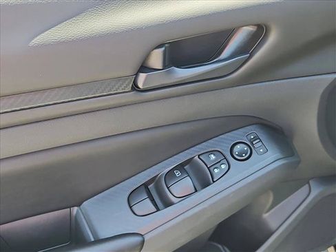 Certified 2025 Nissan Altima 2.5 S FWD image 10