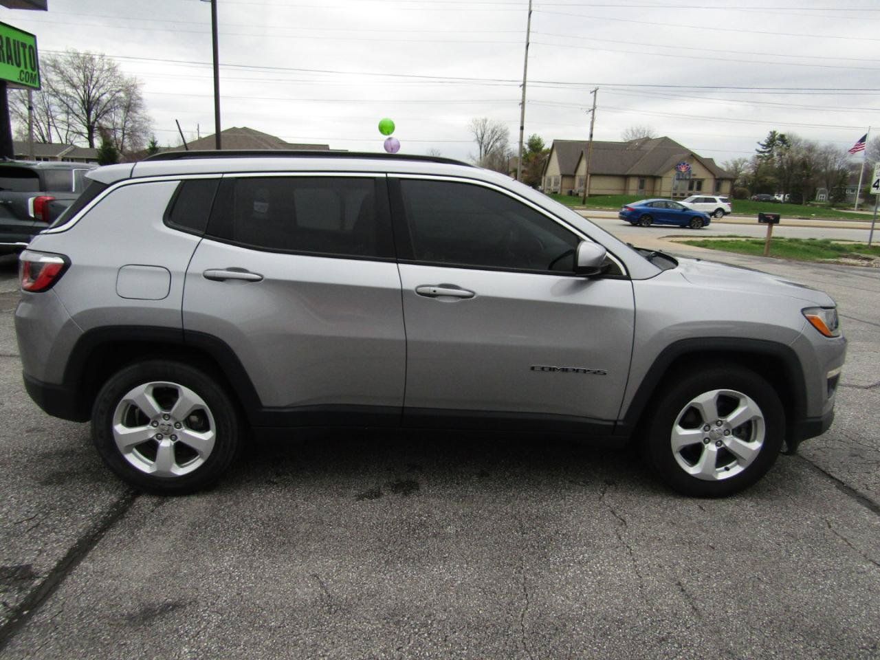 Used 2018 Jeep Compass Latitude w/ Popular Equipment Group FWD image 9