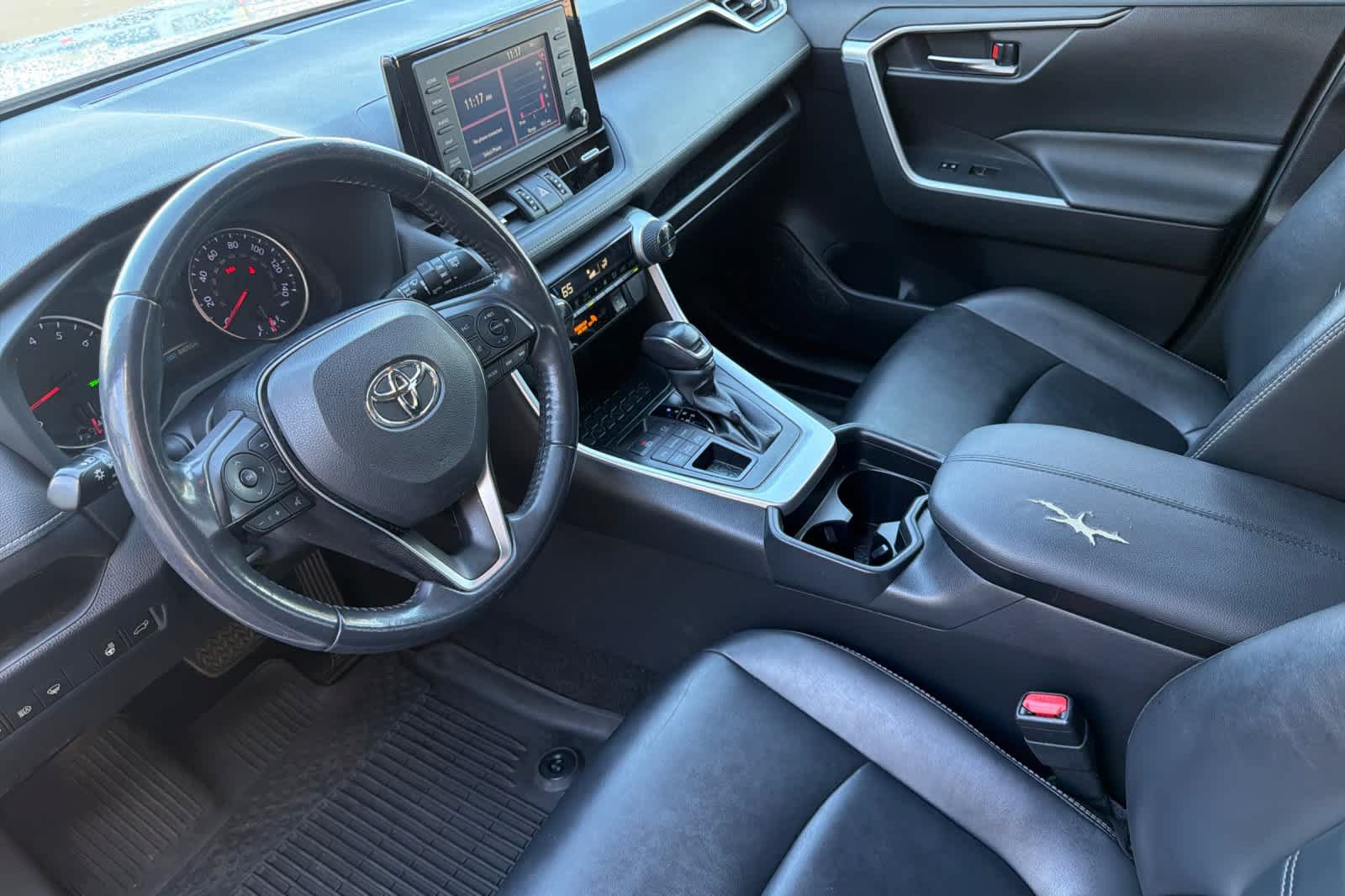 Used 2019 Toyota RAV4 XLE Premium w/ Cold Weather Package AWD/4WD image 11