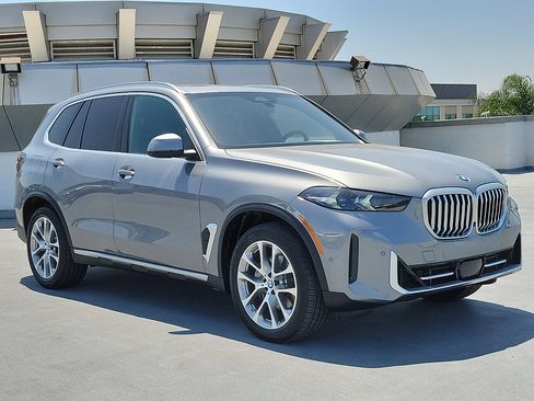 Used 2024 BMW X5 sDrive40i w/ Parking Assistance Package RWD image 4