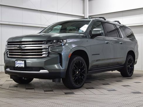 Used 2024 Chevrolet Suburban High Country image 3