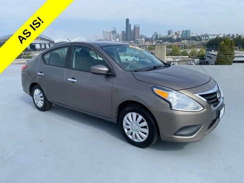 Used 2015 Nissan Versa SV FWD image 1
