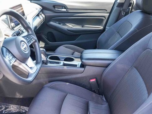 Used 2024 Nissan Altima 2.5 SV FWD image 17
