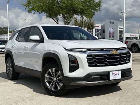 Used 2026 Chevrolet Equinox LT w/ Convenience Package II image 2