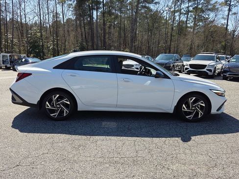 Used 2025 Hyundai Elantra Sport image 13