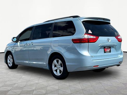 Used 2015 Toyota Sienna LE FWD image 4