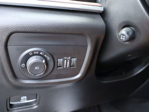 Used 2025 Jeep Grand Cherokee Summit w/ Obsidian Package image 15