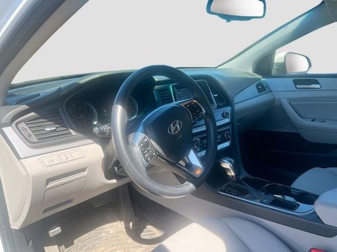 Used 2018 Hyundai Sonata SEL w/ Winter Weather Package image 9