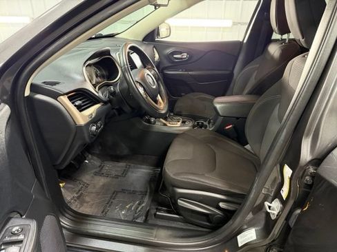 Used 2016 Jeep Cherokee Latitude w/ Cold Weather Group AWD/4WD image 11