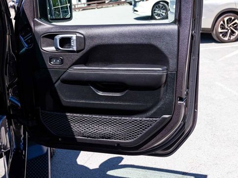 Used 2021 Jeep Wrangler Unlimited Sahara AWD/4WD image 8