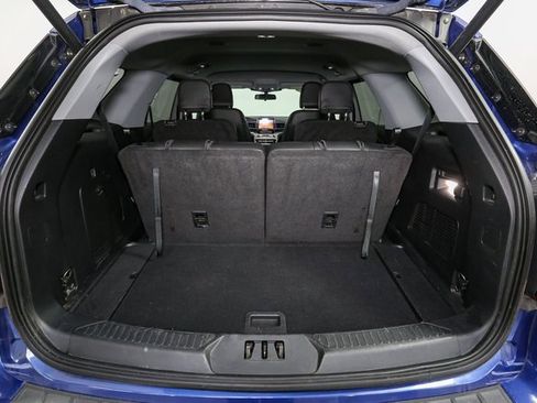 Used 2022 Ford Explorer XLT w/ Equipment Group 202A image 11