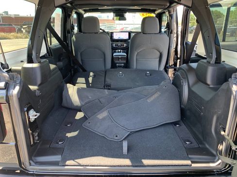 Used 2024 Jeep Wrangler Unlimited Sport AWD/4WD image 17