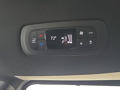 New 2026 Chrysler Pacifica Select image 23