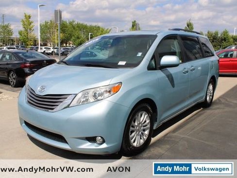 Used 2015 Toyota Sienna XLE FWD image 3