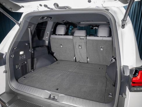 Used 2026 Lexus LX 600 4WD w/ Accessory Package (2T) image 7