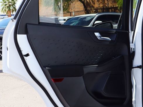 Used 2020 Ford Escape SE image 32