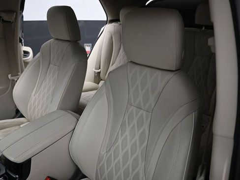 Used 2022 Buick Envision Avenir w/ Technology Package II FWD image 13