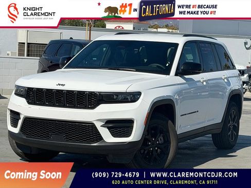 Used 2025 Jeep Grand Cherokee Altitude AWD/4WD image 1