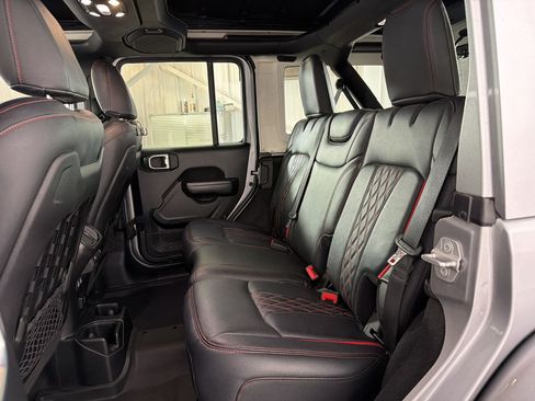 Used 2021 Jeep Wrangler Unlimited Rubicon AWD/4WD image 24