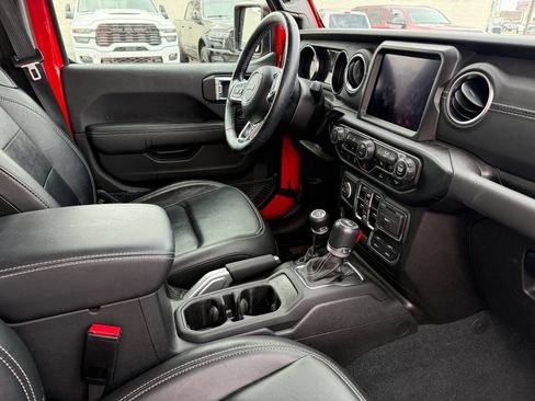 Used 2022 Jeep Wrangler Unlimited Sahara w/ Cold Weather Group AWD/4WD image 14
