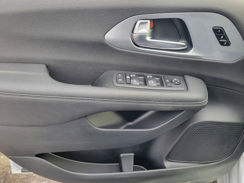 New 2026 Chrysler Pacifica Limited w/ S Appearance Package image 25