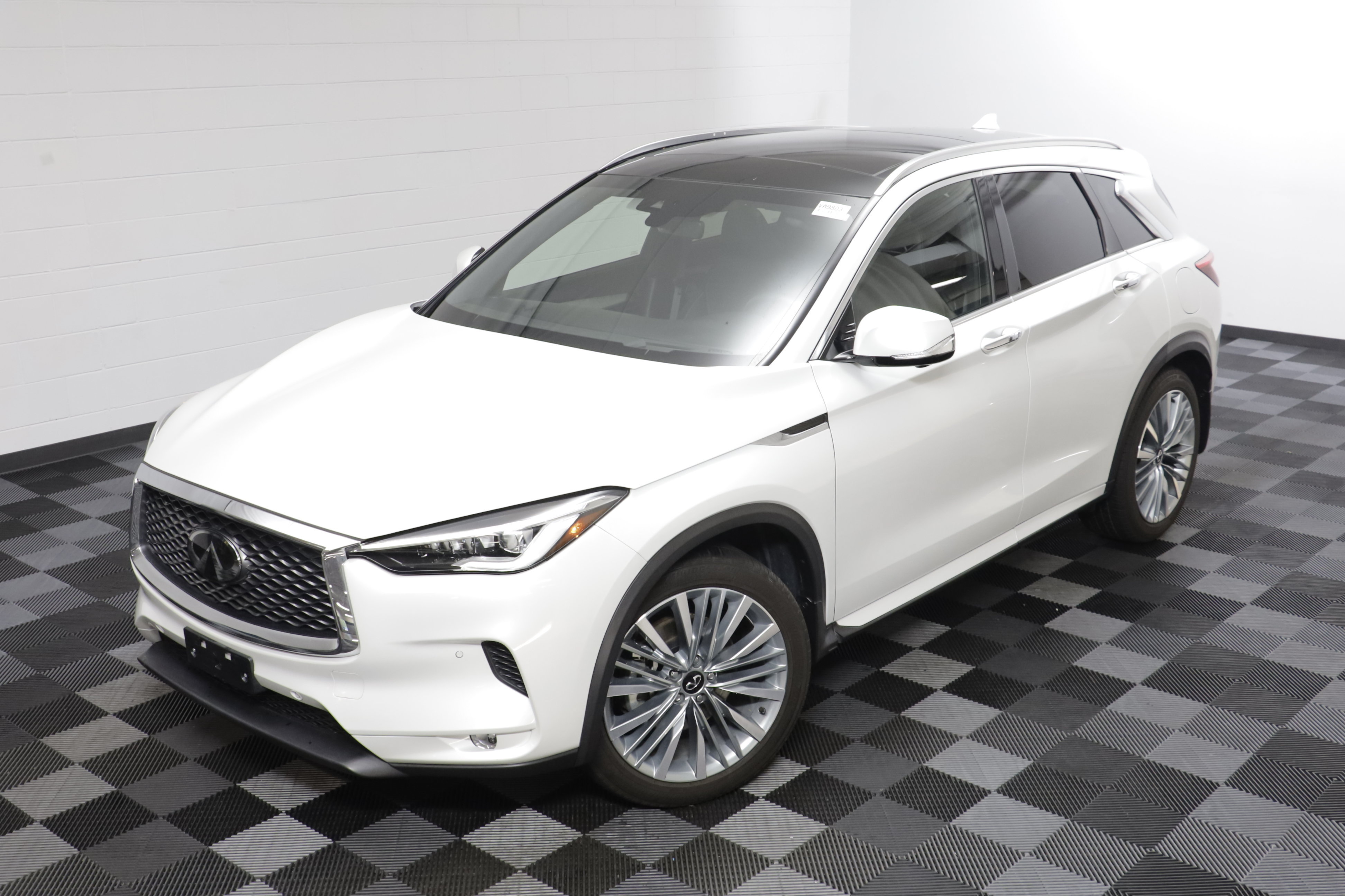 Used 2023 INFINITI QX50 Autograph AWD/4WD image 2