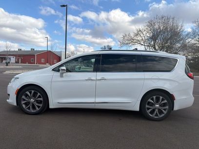 Used 2020 Chrysler Pacifica Limited w/ Tire & Wheel Group