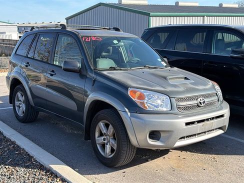 Used 2004 Toyota RAV4 Base image 3